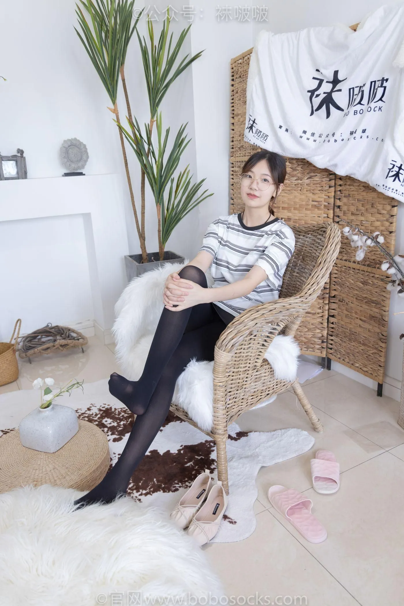[BoBoSocks袜啵啵]NO.029 小甜豆-平底鞋、厚黑丝、厚肉丝、踩饼干剧情 [144P]插图1